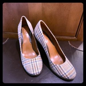 New ladies size 7.5 Cole Haan wedge